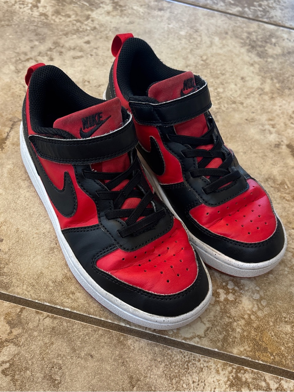 Nike Court Borough Red Black Kids